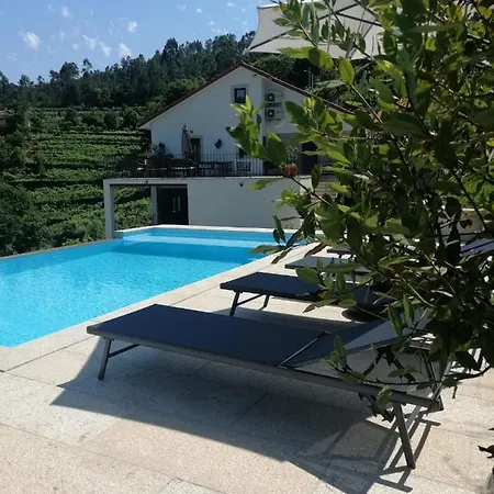 Casa De Caneiro בית נופש קאבקסיירס דה באסטו